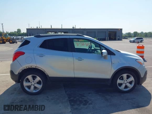 ✅ 2015 Buick Encore Premium • VIN: KL4CJHSB4FB100746 • Lot: 42916410. Wystawiony na IAAI z przebiegiem 169 060 mil. Bezpłatny archiwum sprzedaży aukcyjnych z USA i szczegółowy raport historii pojazdu na DreamBid. Zdjęcie 13.