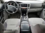 ✅ 2003 Toyota 4Runner SR5 • VIN: JTEBT14R038000984 • Lot: 82448835. Wystawiony na Copart z przebiegiem 438 368 mil. Bezpłatny archiwum sprzedaży aukcyjnych z USA i szczegółowy raport historii pojazdu na DreamBid. Zdjęcie 8.