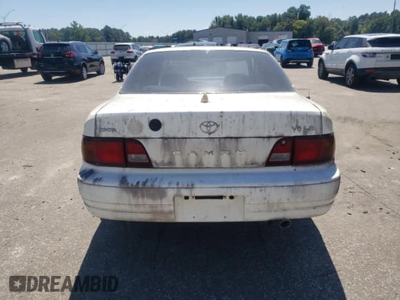 ✅ 1995 Toyota Camry LE • VIN: 4T1GK12E6SU083190 • Lot: 70914815. Wystawiony na Copart z przebiegiem 270 869 mil. Bezpłatny archiwum sprzedaży aukcyjnych z USA i szczegółowy raport historii pojazdu na DreamBid. Zdjęcie 6.