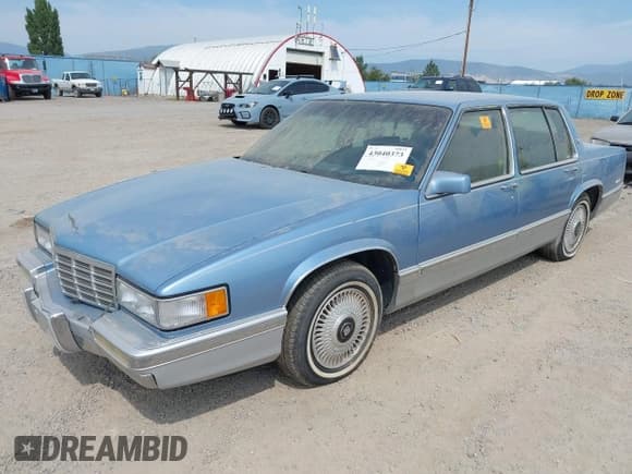 ✅ 1992 Cadillac DeVille • VIN: 1G6CD53B1N4332589 • Lot: 43040373. Wystawiony na IAAI z przebiegiem Nie podano. Bezpłatny archiwum sprzedaży aukcyjnych z USA i szczegółowy raport historii pojazdu na DreamBid. Zdjęcie 2.