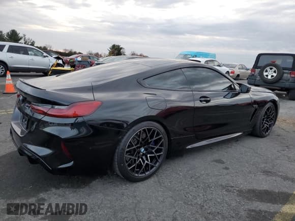 ✅ 2020 BMW M8 Competition • VIN: WBSAE0C01LBM08476 • Лот: 81789524. Опубликован ранее на Copart с пробегом 25 617 миль. Бесплатный доступ к архиву аукционных продаж из США и подробный отчёт об истории автомобиля на DreamBid. Изображение 3.