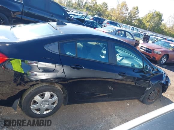 ✅ 2018 Chevrolet Cruze LS • VIN: 1G1BC5SM8J7228357 • Lot: 43515932. Listed on IAAI with 90,155 mi. Free auction sales archive from the USA and detailed vehicle history report at DreamBid. Image 14.