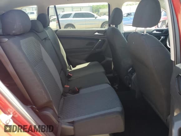 ✅ 2018 Volkswagen Tiguan S • VIN: 3VV1B7AX5JM044272 • Lot: 52501275. Wystawiony na Copart z przebiegiem 79 977 mil. Bezpłatny archiwum sprzedaży aukcyjnych z USA i szczegółowy raport historii pojazdu na DreamBid. Zdjęcie 11.