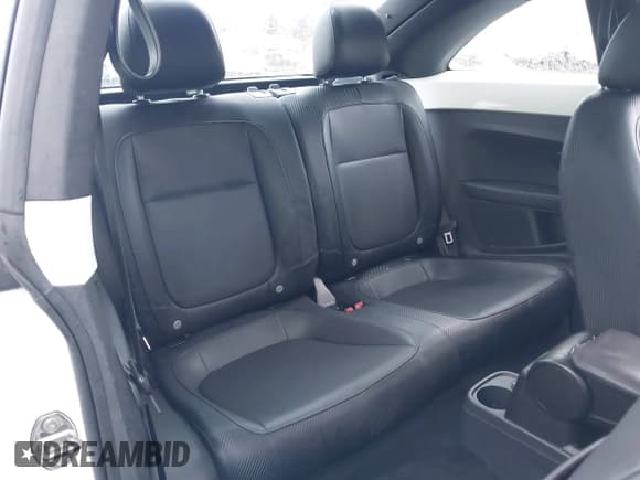 ✅ 2013 Volkswagen Beetle 2.5L • VIN: 3VWJP7AT7DM619969 • Lot: 43594617. Listed on IAAI with 10,181 mi. Free auction sales archive from the USA and detailed vehicle history report at DreamBid. Image 8.