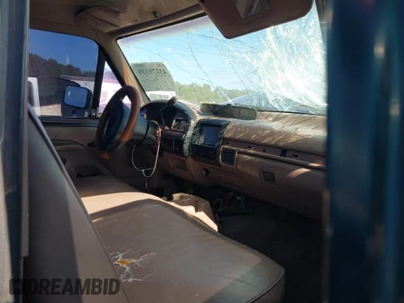 ✅ 1997 Ford F-250 • VIN: 1FTHX26F4VEC48185 • Lot: 43179339. Wystawiony na IAAI z przebiegiem 140 876 mil. Bezpłatny archiwum sprzedaży aukcyjnych z USA i szczegółowy raport historii pojazdu na DreamBid. Zdjęcie 5.