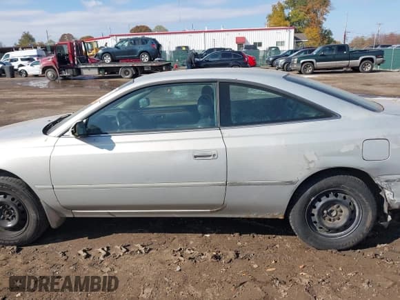 ✅ 2000 Toyota Solara SE • VIN: 2T1CG22P5YC365368 • Lot: 43580150. Wystawiony na IAAI z przebiegiem 255 310 mil. Bezpłatny archiwum sprzedaży aukcyjnych z USA i szczegółowy raport historii pojazdu na DreamBid. Zdjęcie 14.
