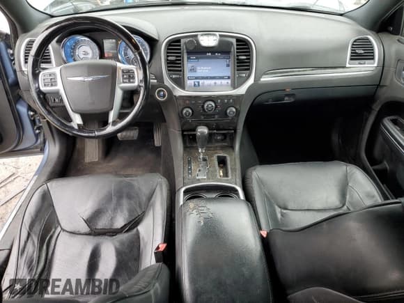 ✅ 2011 Chrysler 300 C • VIN: 2C3CK6CT6BH612156 • Lot: 90479495. Wystawiony na Copart z przebiegiem 179 247 mil. Bezpłatny archiwum sprzedaży aukcyjnych z USA i szczegółowy raport historii pojazdu na DreamBid. Zdjęcie 8.