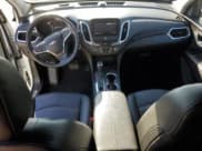 ✅ 2020 Chevrolet Equinox Premier • VIN: 2GNAXNEV4L6136250 • Lot: 84216555. Wystawiony na Copart z przebiegiem 95 757 mil. Bezpłatny archiwum sprzedaży aukcyjnych z USA i szczegółowy raport historii pojazdu na DreamBid. Zdjęcie 8.