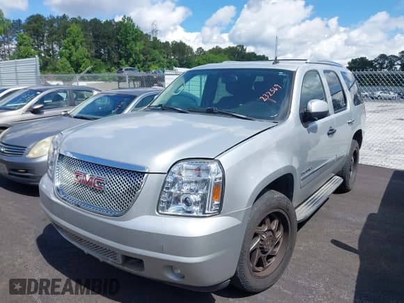 ✅ 2010 GMC Yukon Denali • VIN: 1GKUCEEF2AR232569 • Lot: 41940307. Listed on IAAI with 176,572 mi. Free auction sales archive from the USA and detailed vehicle history report at DreamBid. Image 2.