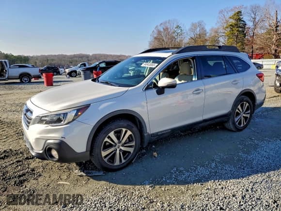 ✅ 2018 Subaru Outback Limited • VIN: 4S4BSANC3J3277572 • Lot: 94943065. Listed on Copart with 86,729 mi. Free auction sales archive from the USA and detailed vehicle history report at DreamBid. Image 1.