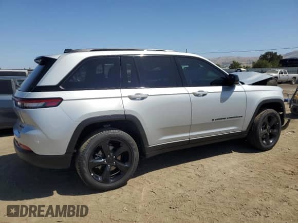 2022 Jeep Grand Cherokee Limited with VIN 1C4RJGBG1N8638726, listed as a Copart auction lot 59920475 with 25,071 mi miles and Salvage title. Bid and sale history available at DreamBid. Image 3.