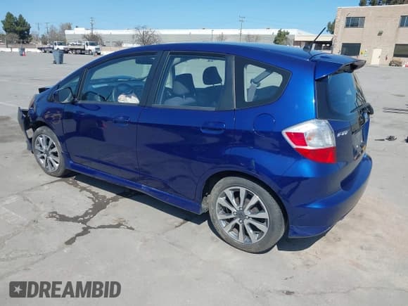 ✅ 2013 Honda Fit Sport • VIN: JHMGE8H52DC033096 • Lot: 41767007. Listed on IAAI with 70,398 mi. Free auction sales archive from the USA and detailed vehicle history report at DreamBid. Image 3.
