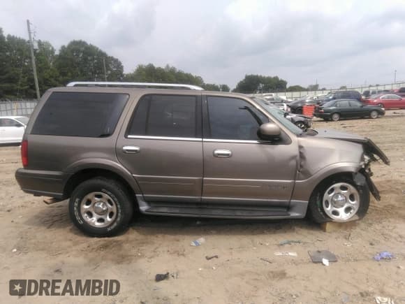 ✅ 2002 Lincoln Navigator • VIN: 5LMFU28R72LJ10938 • Lot: 36954745. Wystawiony na IAAI z przebiegiem Nie podano. Bezpłatny archiwum sprzedaży aukcyjnych z USA i szczegółowy raport historii pojazdu na DreamBid. Zdjęcie 13.