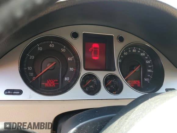 ✅ 2008 Volkswagen Passat Komfort • VIN: WVWAK93C18E103659 • Lot: 81482135. Listed on Copart with 119,296 mi. Free auction sales archive from the USA and detailed vehicle history report at DreamBid. Image 9.