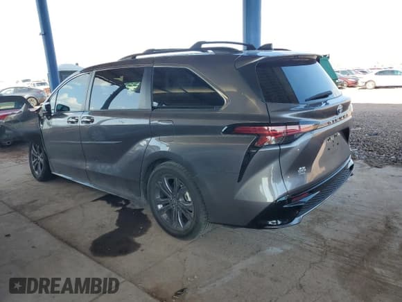 ✅ 2022 Toyota Sienna XSE • VIN: 5TDXRKEC5NS105687 • Lot: 69963735. Listed on Copart with 36,003 mi. Free auction sales archive from the USA and detailed vehicle history report at DreamBid. Image 2.
