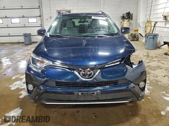 ✅ 2018 Toyota RAV4 XLE • VIN: JTMRFREV4JD253945 • Lot: 95734565. Wystawiony na Copart z przebiegiem 54 850 mil. Bezpłatny archiwum sprzedaży aukcyjnych z USA i szczegółowy raport historii pojazdu na DreamBid. Zdjęcie 5.