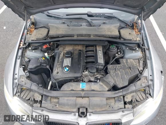 ✅ 2008 BMW 3 Series 328i • VIN: WBAWB335X8P133233 • Lot: 43751596. Listed on IAAI with 179,709 mi. Free auction sales archive from the USA and detailed vehicle history report at DreamBid. Image 10.