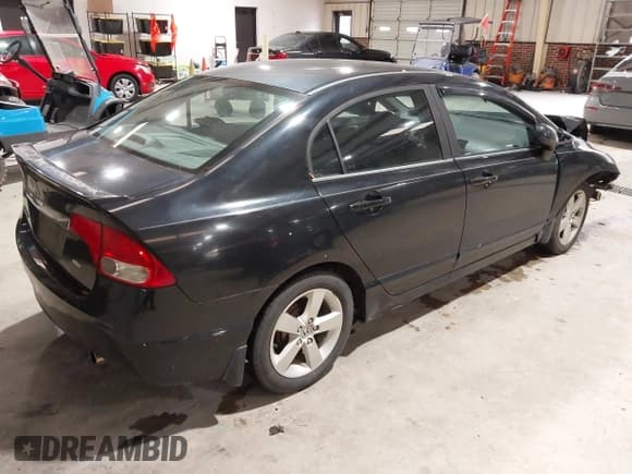 ✅ 2010 Honda Civic LX-S • VIN: 19XFA1F64AE080209 • Lot: 43530812. Wystawiony na IAAI z przebiegiem 266 132 mil. Bezpłatny archiwum sprzedaży aukcyjnych z USA i szczegółowy raport historii pojazdu na DreamBid. Zdjęcie 4.