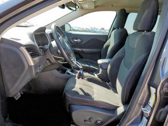 ✅ 2015 Jeep Cherokee Latitude • VIN: 1C4PJLCS5FW516841 • Lot: 84189215. Listed on Copart with 164,493 mi. Free auction sales archive from the USA and detailed vehicle history report at DreamBid. Image 7.