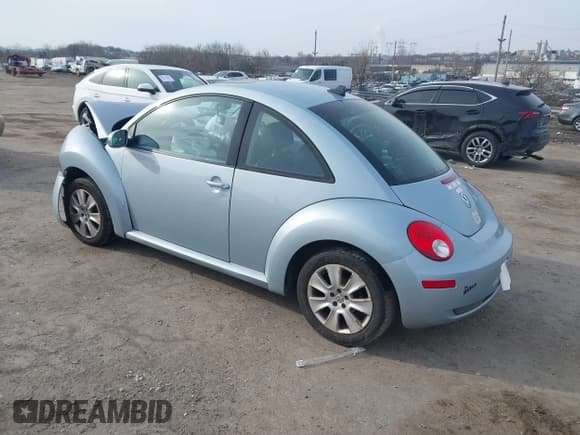 ✅ 2010 Volkswagen Beetle • VIN: 3VWRW3AG1AM030235 • Lot: 41513192. Wystawiony na IAAI z przebiegiem 87 588 mil. Bezpłatny archiwum sprzedaży aukcyjnych z USA i szczegółowy raport historii pojazdu na DreamBid. Zdjęcie 3.