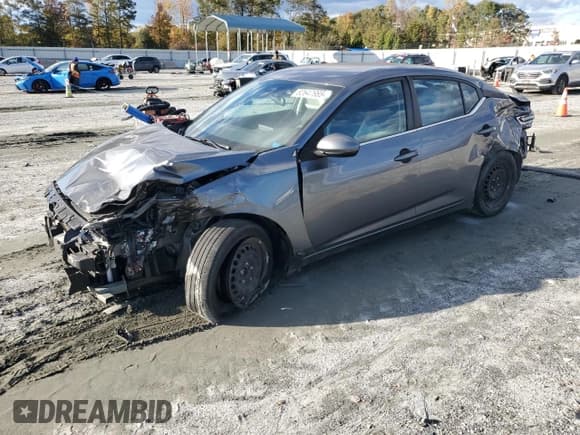 ✅ 2021 Nissan Sentra S • VIN: 3N1AB8BV0MY233039 • Lot: 82647985. Wystawiony na Copart z przebiegiem 84 236 mil. Bezpłatny archiwum sprzedaży aukcyjnych z USA i szczegółowy raport historii pojazdu na DreamBid. Zdjęcie 1.