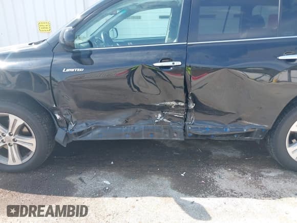 ✅ 2011 Toyota Highlander Limited • VIN: 5TDDK3EH3BS081913 • Lot: 42858523. Listed on IAAI with 132,424 mi. Free auction sales archive from the USA and detailed vehicle history report at DreamBid. Image 6.