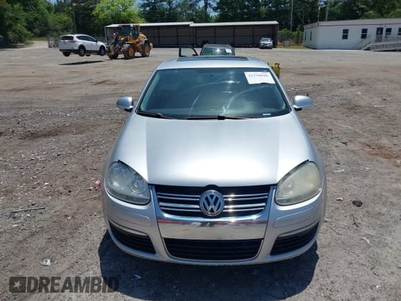 ✅ 2010 Volkswagen Jetta Limited Edition • VIN: 3VWRX7AJ1AM099362 • Lot: 42318046. Listed on IAAI with 264,425 mi. Free auction sales archive from the USA and detailed vehicle history report at DreamBid. Image 12.