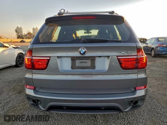 ✅ 2011 BMW X5 35d • VIN: 5UXZW0C56BL370155 • Lot: 96341925. Listed on Copart with 190,936 mi. Free auction sales archive from the USA and detailed vehicle history report at DreamBid. Image 6.
