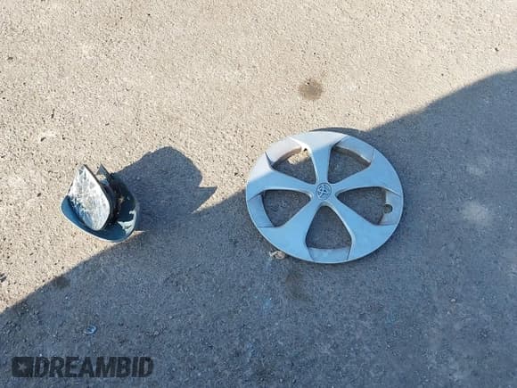 ✅ 2014 Toyota Prius Two • VIN: JTDKN3DU4E1744825 • Lot: 43531179. Wystawiony na IAAI z przebiegiem 128 796 mil. Bezpłatny archiwum sprzedaży aukcyjnych z USA i szczegółowy raport historii pojazdu na DreamBid. Zdjęcie 12.