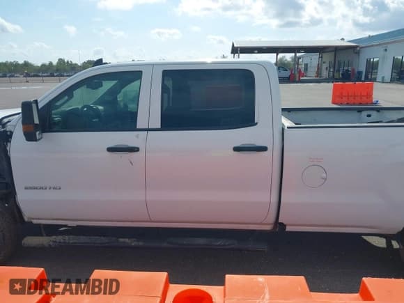 ✅ 2019 Chevrolet Silverado 2500HD Work Truck • VIN: 1GC1CREG5KF254714 • Лот: 43803438. Опубликован ранее на IAAI с пробегом 298 665 миль. Бесплатный доступ к архиву аукционных продаж из США и подробный отчёт об истории автомобиля на DreamBid. Изображение 14.