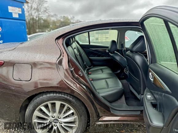 ✅ 2019 Infiniti Q50 Luxe • VIN: JN1EV7APXKM514108 • Lot: 95611925. Wystawiony na Copart z przebiegiem 99 734 mil. Bezpłatny archiwum sprzedaży aukcyjnych z USA i szczegółowy raport historii pojazdu na DreamBid. Zdjęcie 6.