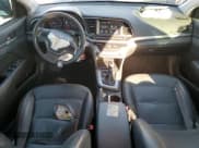 ✅ 2018 Hyundai Elantra Limited • VIN: 5NPD84LF5JH295456 • Lot: 81955775. Wystawiony na Copart z przebiegiem 82 852 mil. Bezpłatny archiwum sprzedaży aukcyjnych z USA i szczegółowy raport historii pojazdu na DreamBid. Zdjęcie 8.