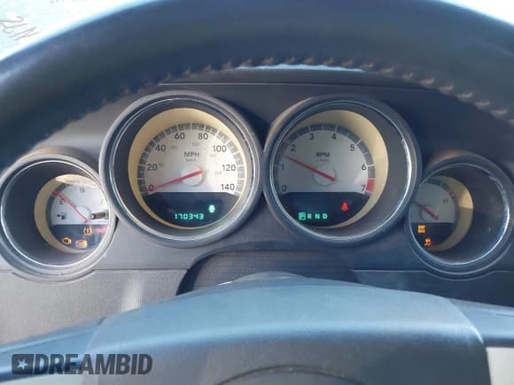 ✅ 2010 Dodge Challenger SE • VIN: 2B3CJ4DV2AH219872 • Lot: 41440902. Wystawiony na IAAI z przebiegiem 170 343 mil. Bezpłatny archiwum sprzedaży aukcyjnych z USA i szczegółowy raport historii pojazdu na DreamBid. Zdjęcie 7.