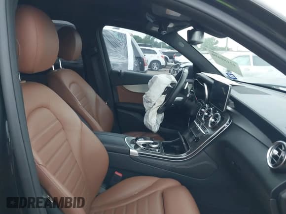 ✅ 2019 Mercedes-Benz GLC 43 AMG • VIN: WDC0G6EB9KF660203 • Lot: 42180696. Wystawiony na IAAI z przebiegiem 83 615 mil. Bezpłatny archiwum sprzedaży aukcyjnych z USA i szczegółowy raport historii pojazdu na DreamBid. Zdjęcie 5.