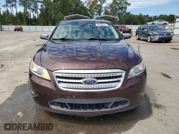 ✅ 2010 Ford Taurus Limited • VIN: 1FAHP2FW6AG163336 • Lot: 84940245. Wystawiony na Copart z przebiegiem 117 532 mil. Bezpłatny archiwum sprzedaży aukcyjnych z USA i szczegółowy raport historii pojazdu na DreamBid. Zdjęcie 5.