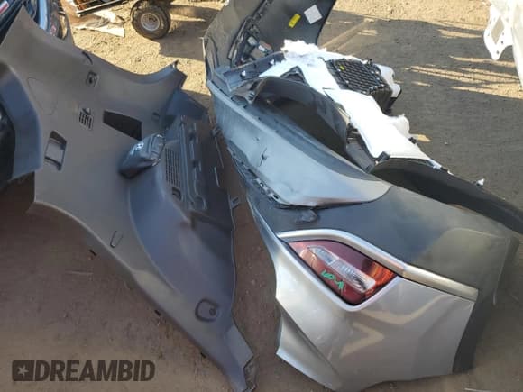 ✅ 2020 Hyundai Santa Fe SEL • VIN: 5NMS3CAD7LH250147 • Lot: 47096454. Wystawiony na Copart z przebiegiem 17 982 mil. Bezpłatny archiwum sprzedaży aukcyjnych z USA i szczegółowy raport historii pojazdu na DreamBid. Zdjęcie 13.