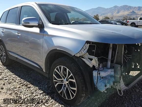 ✅ 2018 Mitsubishi Outlander ES • VIN: JA4AZ3A37JJ006100 • Lot: 90321035. Wystawiony na Copart z przebiegiem 90 756 mil. Bezpłatny archiwum sprzedaży aukcyjnych z USA i szczegółowy raport historii pojazdu na DreamBid. Zdjęcie 14.