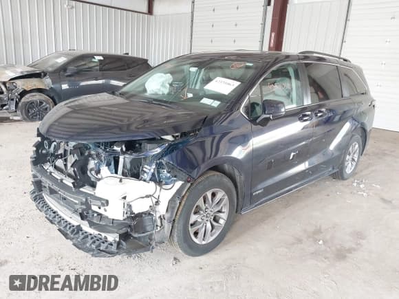 ✅ 2021 Toyota Sienna LE • VIN: 5TDKRKEC3MS070561 • Lot: 42331063. Listed on IAAI with 56,413 mi. Free auction sales archive from the USA and detailed vehicle history report at DreamBid. Image 2.