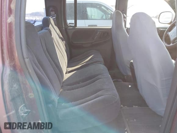 ✅ 2000 Dodge Dakota Sport • VIN: 1B7HG2AZ8YS644675 • Lot: 43137790. Wystawiony na IAAI z przebiegiem 183 156 mil. Bezpłatny archiwum sprzedaży aukcyjnych z USA i szczegółowy raport historii pojazdu na DreamBid. Zdjęcie 8.