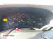 2000 Chevrolet Silverado 1500 LS z VIN 2GCEC19T5Y1218645, wystawiony jako IAAI lot #43314281 z przebiegiem 240 959 mil mil oraz . Historia ofert i sprzedaży dostępna na DreamBid. Obrazek 7.