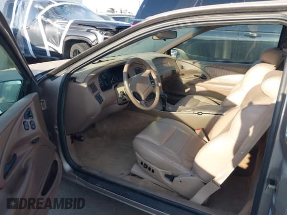 ✅ 1995 Mercury Cougar XR7 • VIN: 1MELM62W3SH634346 • Lot: 43089269. Wystawiony na IAAI z przebiegiem 42 093 mil. Bezpłatny archiwum sprzedaży aukcyjnych z USA i szczegółowy raport historii pojazdu na DreamBid. Zdjęcie 5.