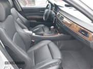 ✅ 2006 BMW 3 Series 330i • VIN: WBAVB33526KS31274 • Лот: 42120518. Опубликован ранее на IAAI с пробегом 167 203 миль. Бесплатный доступ к архиву аукционных продаж из США и подробный отчёт об истории автомобиля на DreamBid. Изображение 5.