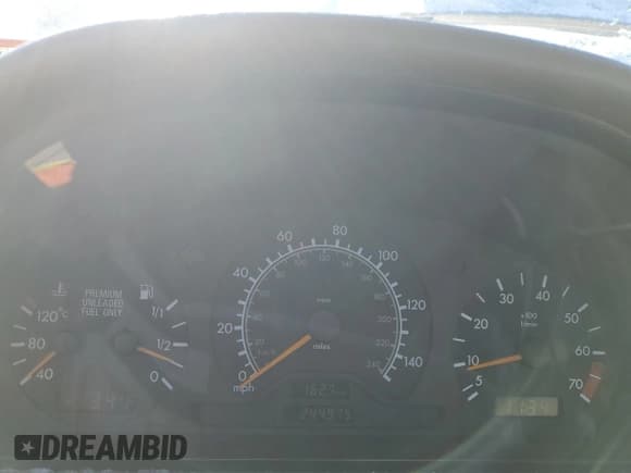 ✅ 1998 Mercedes-Benz C 230/260/280/320 • VIN: WDBHA23G7WA615277 • Lot: 89333605. Wystawiony na Copart z przebiegiem 244 975 mil. Bezpłatny archiwum sprzedaży aukcyjnych z USA i szczegółowy raport historii pojazdu na DreamBid. Zdjęcie 9.