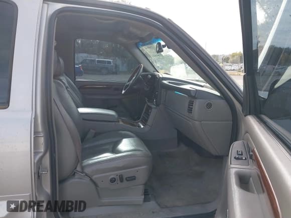 ✅ 2004 Cadillac Escalade ESV • VIN: 3GYFK66N74G263012 • Лот: 40350934. Опубликован ранее на IAAI с пробегом 259 563 миль. Бесплатный доступ к архиву аукционных продаж из США и подробный отчёт об истории автомобиля на DreamBid. Изображение 5.