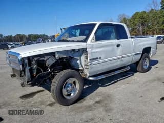 ✅ 1998 Dodge 1500 • VIN: 1B7HF13Z0WJ225684 • Lot: 94952885. Listed on Copart with 185,931 mi. Free auction sales archive from the USA and detailed vehicle history report at DreamBid. Image 1.