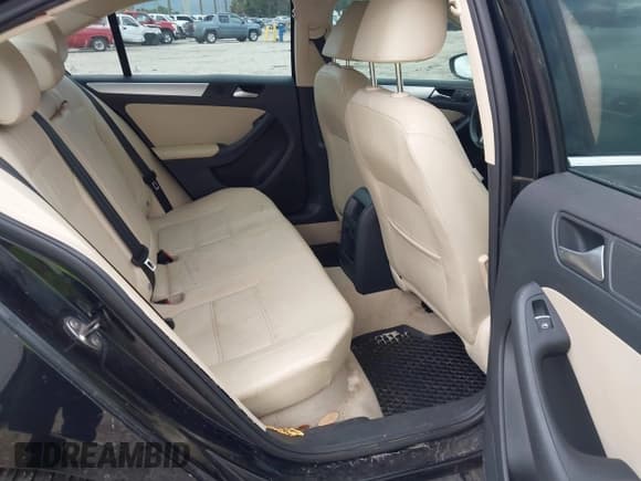 ✅ 2013 Volkswagen Jetta Hybrid SE • VIN: 3VW637AJ0DM281198 • Lot: 42710130. Listed on IAAI with 68,068 mi. Free auction sales archive from the USA and detailed vehicle history report at DreamBid. Image 8.