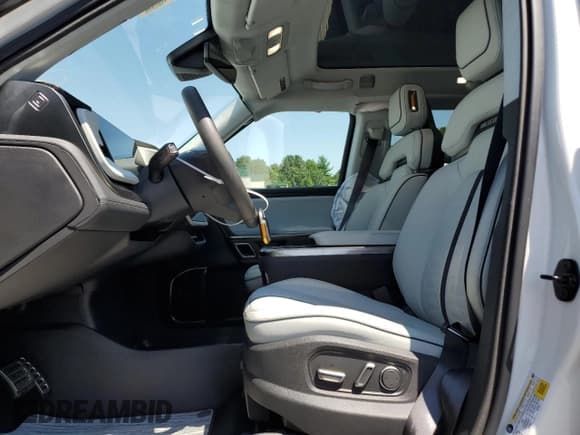 ✅ 2024 Rivian R1S Adventure • VIN: 7PDSGABA7RN040780 • Lot: 63705184. Wystawiony na Copart z przebiegiem 1 053 mil. Bezpłatny archiwum sprzedaży aukcyjnych z USA i szczegółowy raport historii pojazdu na DreamBid. Zdjęcie 7.