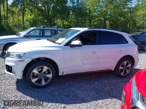 ✅ 2020 Audi Q5 Premium • VIN: WA1ANAFY7L2096303 • Lot: 42786356. Wystawiony na IAAI z przebiegiem 44 776 mil. Bezpłatny archiwum sprzedaży aukcyjnych z USA i szczegółowy raport historii pojazdu na DreamBid. Zdjęcie 14.