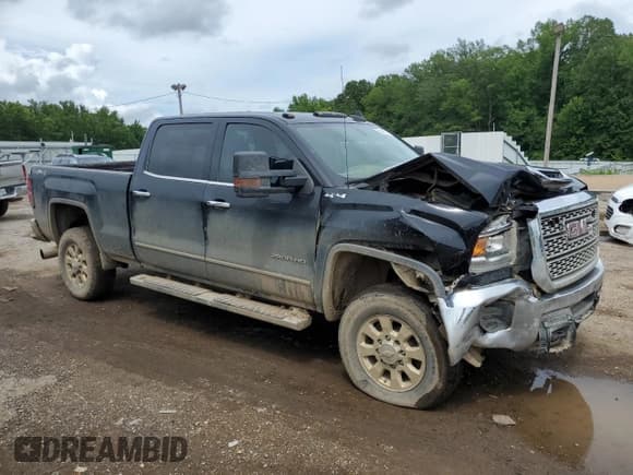 ✅ 2018 GMC Sierra 2500HD • VIN: 1GT12REY5JF249782 • Лот: 63441004. Опубликован ранее на Copart с пробегом 185 845 миль. Бесплатный доступ к архиву аукционных продаж из США и подробный отчёт об истории автомобиля на DreamBid. Изображение 4.