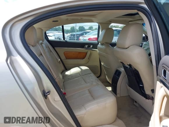 ✅ 2010 Lincoln MKS • VIN: 1LNHL9DR4AG606851 • Лот: 42666827. Опубликован ранее на IAAI с пробегом 154 897 миль. Бесплатный доступ к архиву аукционных продаж из США и подробный отчёт об истории автомобиля на DreamBid. Изображение 8.